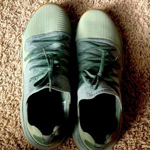 Nice pair of under armor shoes!!